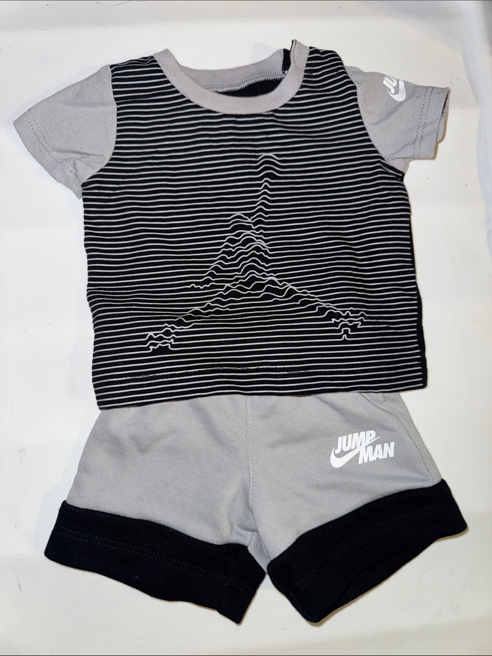 Newborn Nike Jordan Baby Jump Man Two-Piece Set - Black & Light Gray